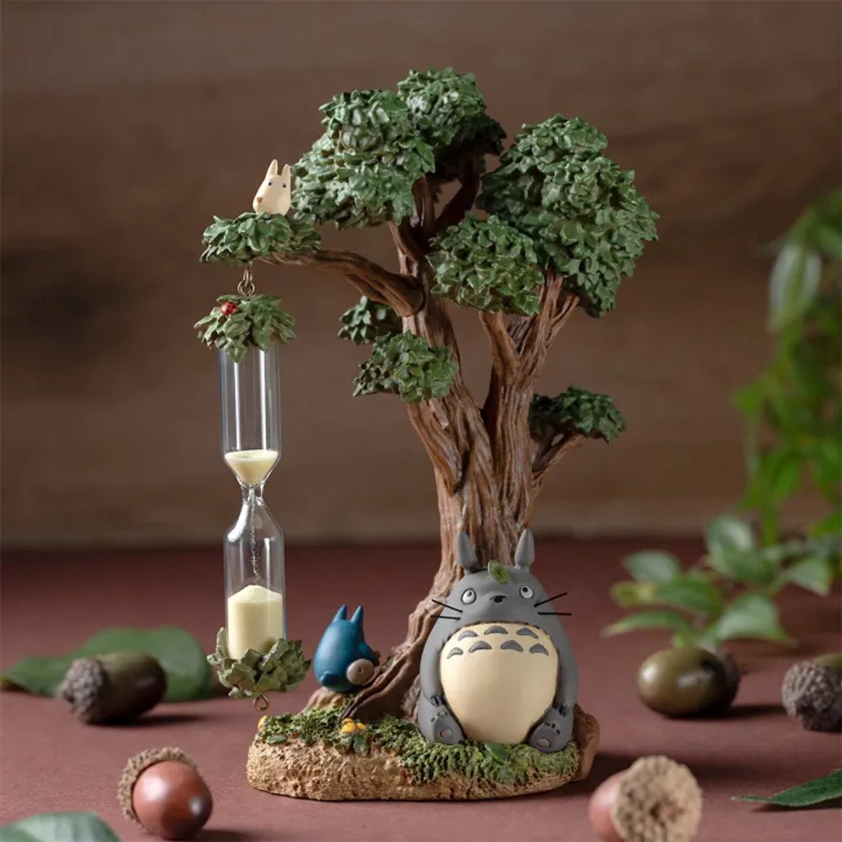 Studio Ghibli - My Neighbor Totoro - Beeld - Totoro en de magische Kamferboom diorama met zandloper