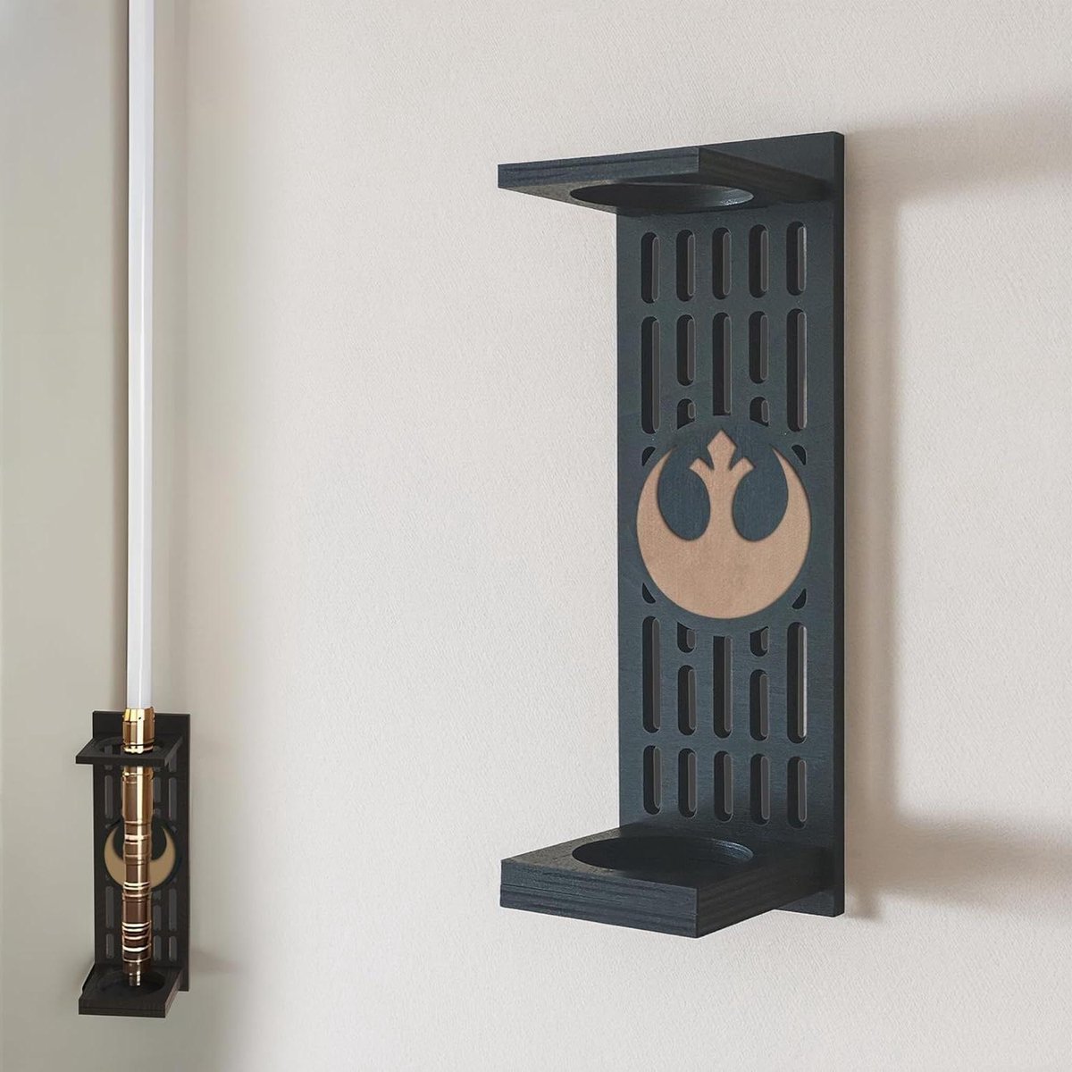 Lichtzwaard Wandhouder - Houten Standaard Display - Verzamelobjecten Tonen - Elegant Patroon Ontwerp - Universele Pasvorm - Houtkleur