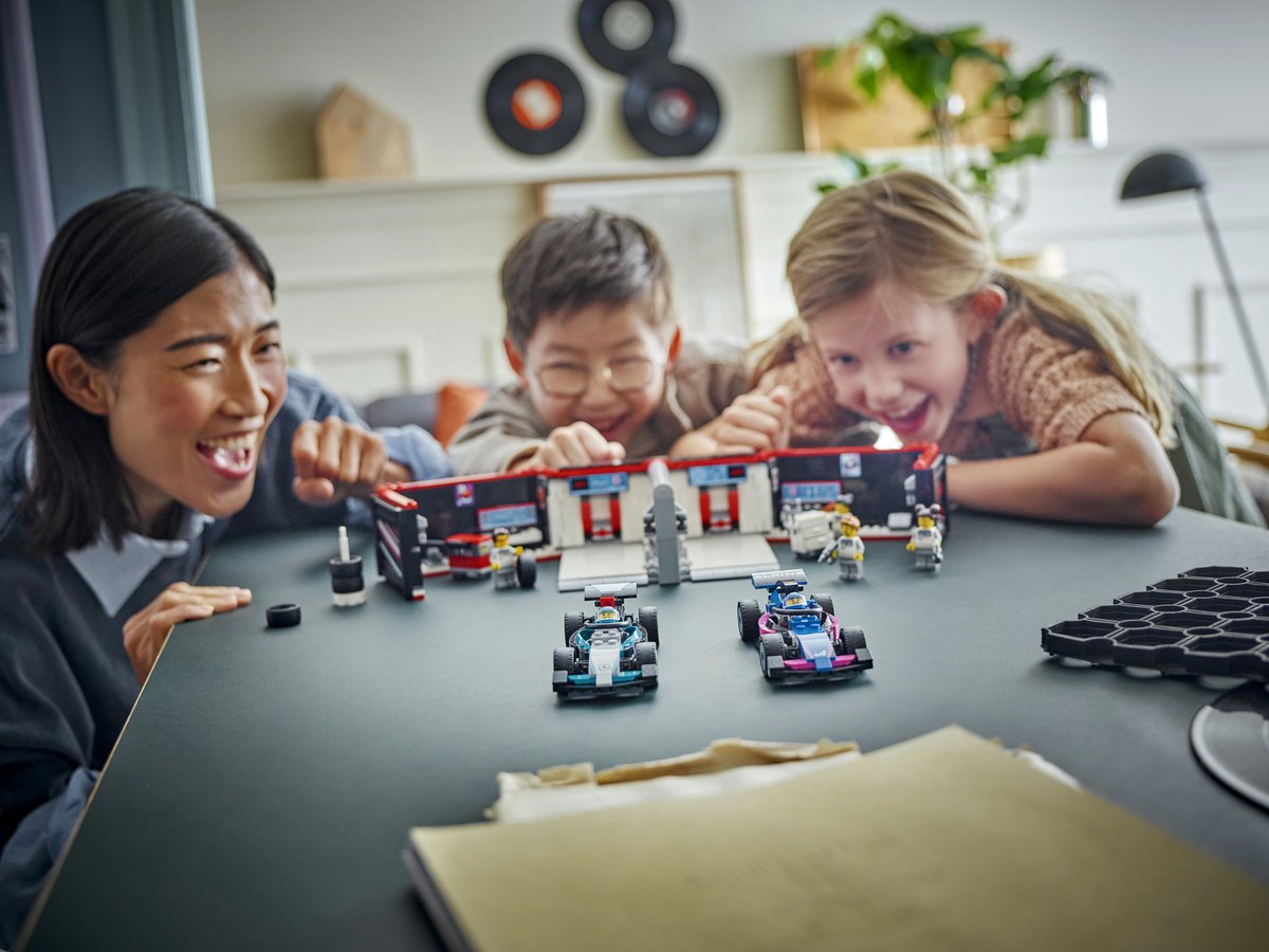 LEGO City F1 garage met Mercedes-AMG en Alpine auto's - 60444 — afbeelding 15