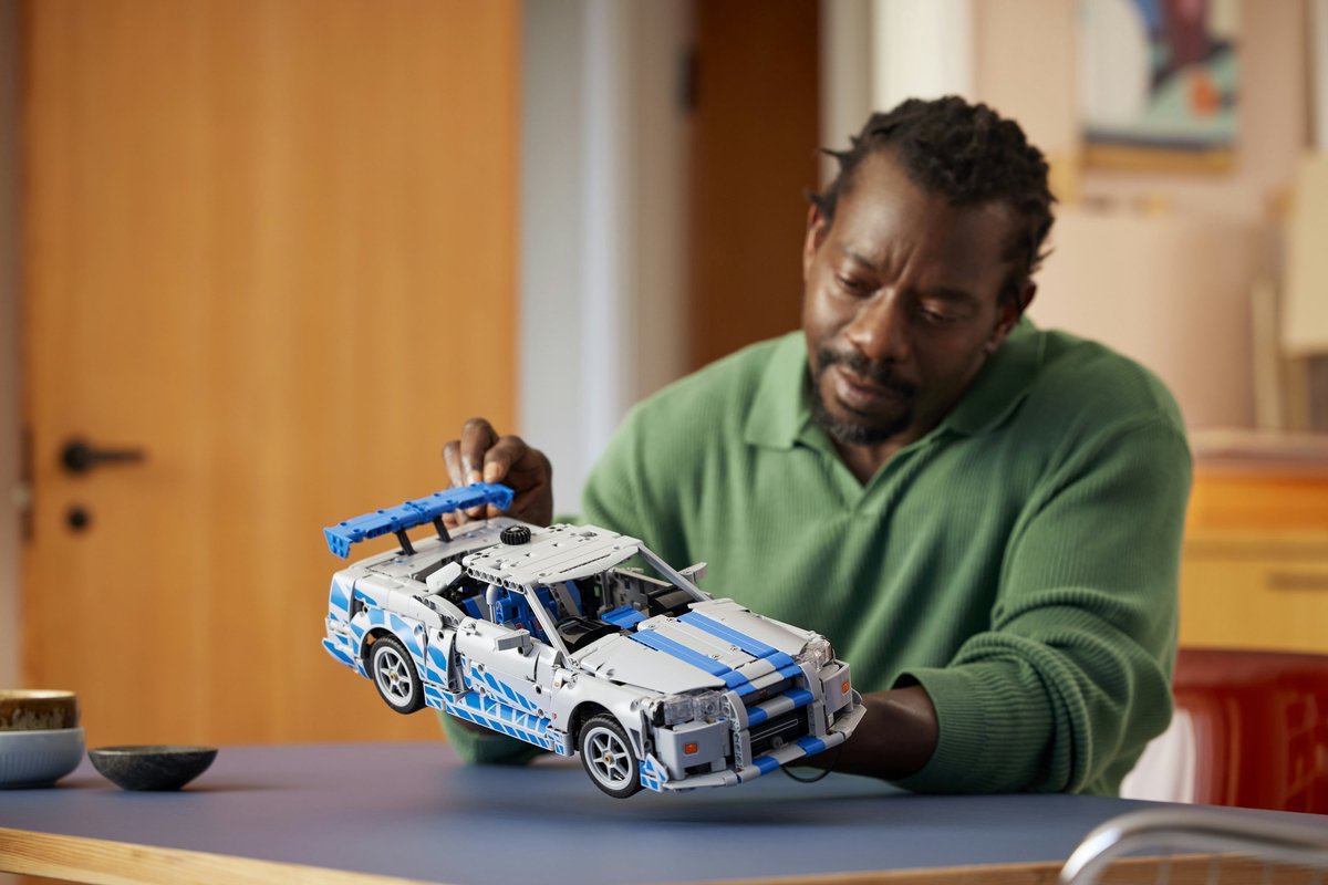 LEGO® Technic 2 Fast 2 Furious Nissan Skyline GT-R (R34) Auto - 42210 — afbeelding 12
