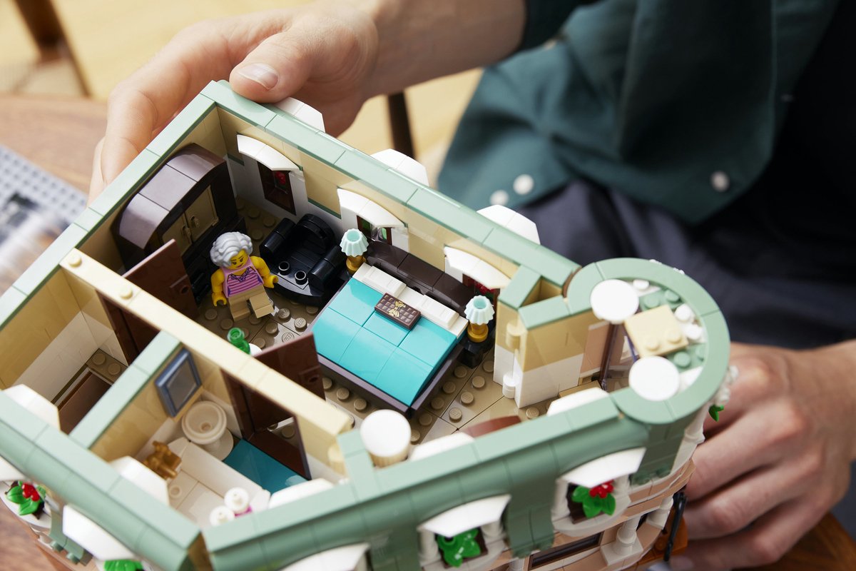 LEGO Icons Boetiekhotel- 10297 — afbeelding 15