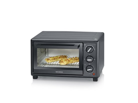 Zwarte bak- en toastoven met drie toastjes op het rooster.