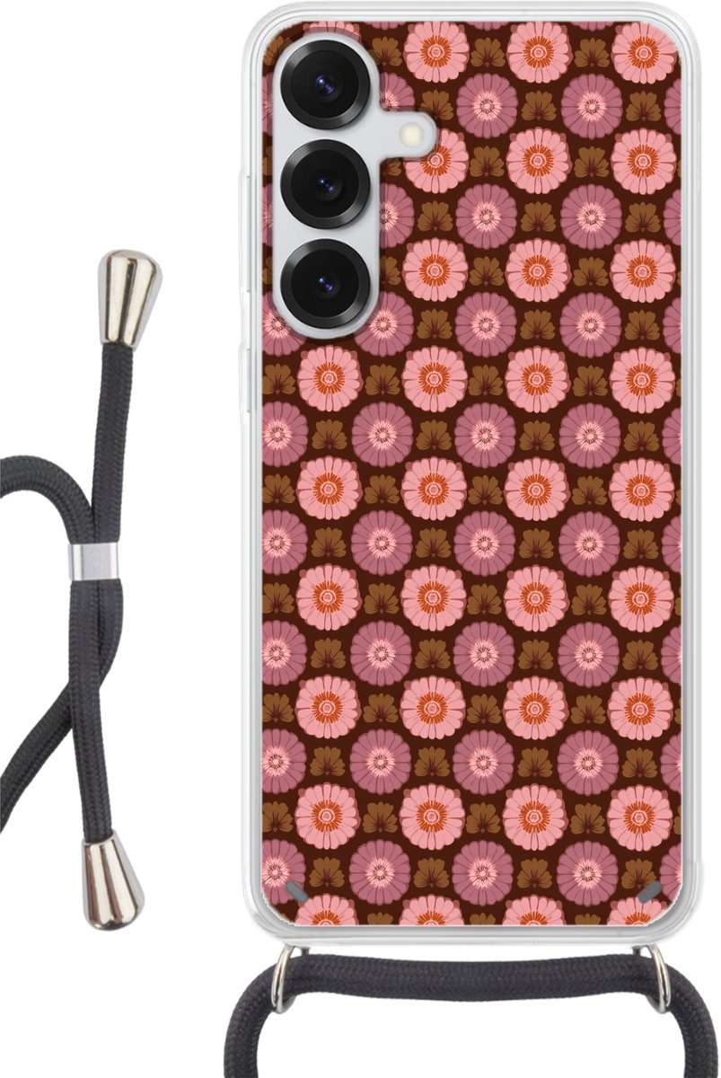 Telefoonhoesje Geschikt voor Samsung Galaxy S25 Plus - Retro - Madelief - Roze - Siliconen - Crossbody - Backcover met Koord - Telefoonhoesje met koord - Hoesje met touw Telefoonhoesje