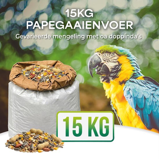 15 kg papegaaienvoer in een grote zak, met een hoopje zaden en pinda's. Een blauwe en gele ara kijkt naar rechts. Grote tekst '15 KG'.
