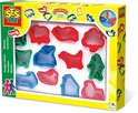 SES Creative Super Kleivormen verpakking met 12 veelkleurige uitsteekvormpjes in de vormen van dieren, een huis, boom en poppetje.