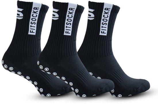Trois chaussettes FitSockr noires avec des cercles antidérapants blancs sur la semelle et des logos blancs sur le mollet.