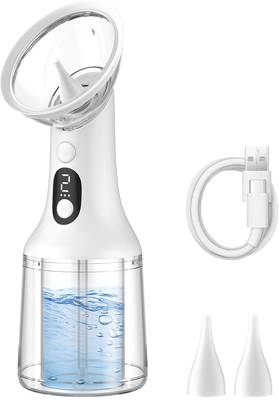 Un nettoyeur d'oreille blanc avec un réservoir transparent rempli d'eau bleue. À côté de l'appareil se trouvent un câble de chargement USB blanc et deux embouts blancs.