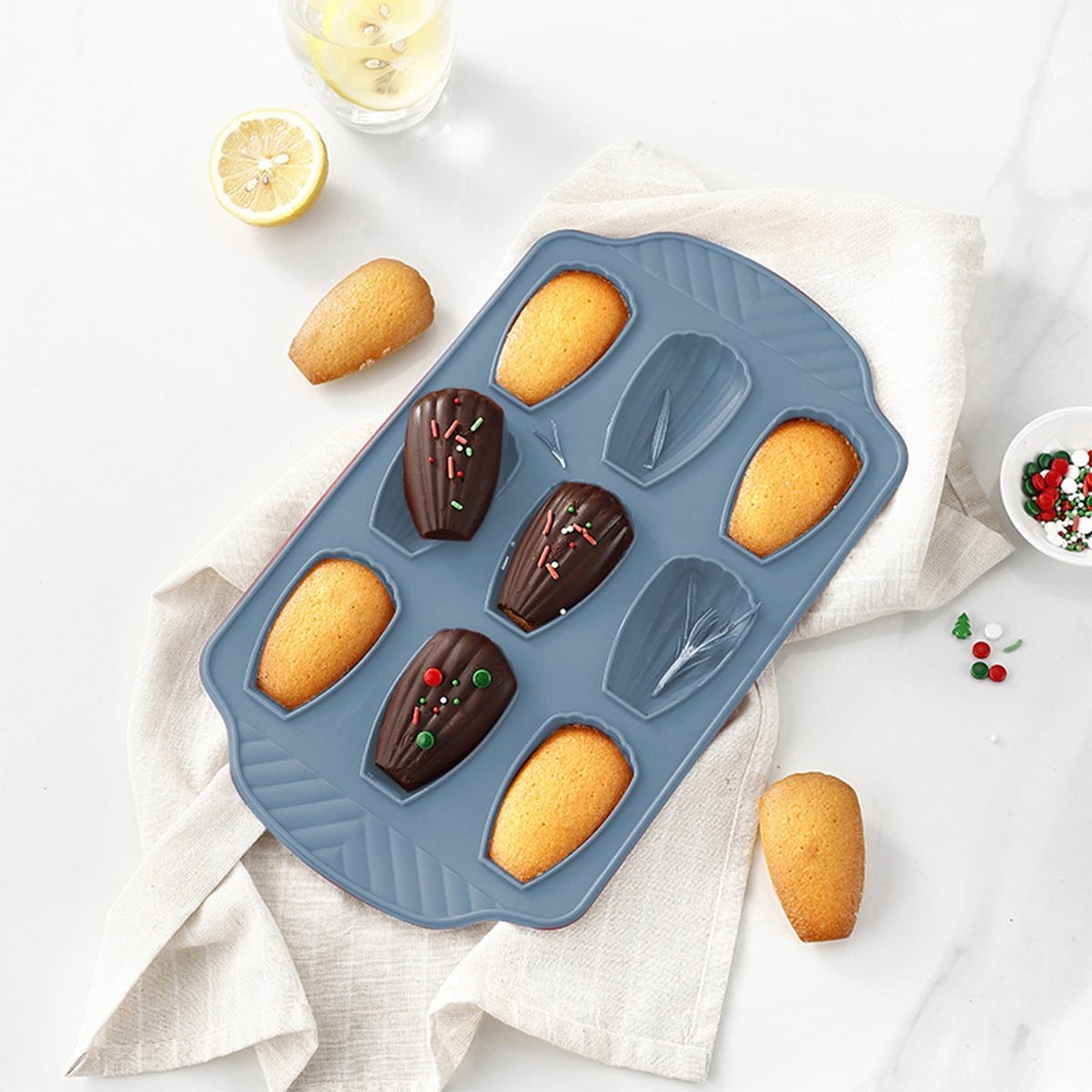 Siliconen bakvorm met 9 holtes, antiaanbaklaag, schelpvormige cupcakevorm, hittebestendig tot 230 °C, geschikt voor oven en magnetron, gemakkelijk schoon te maken.