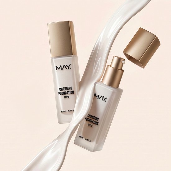 Twee gouden pompflacons "CHANGING FOUNDATION SPF 15" in witte foundation, met dop eraf.