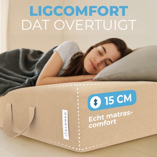 Vrouw slaapt op een crèmekleurig matras. "15 CM" dikte wordt getoond. "Echt matras-comfort". Matras met handvatten.