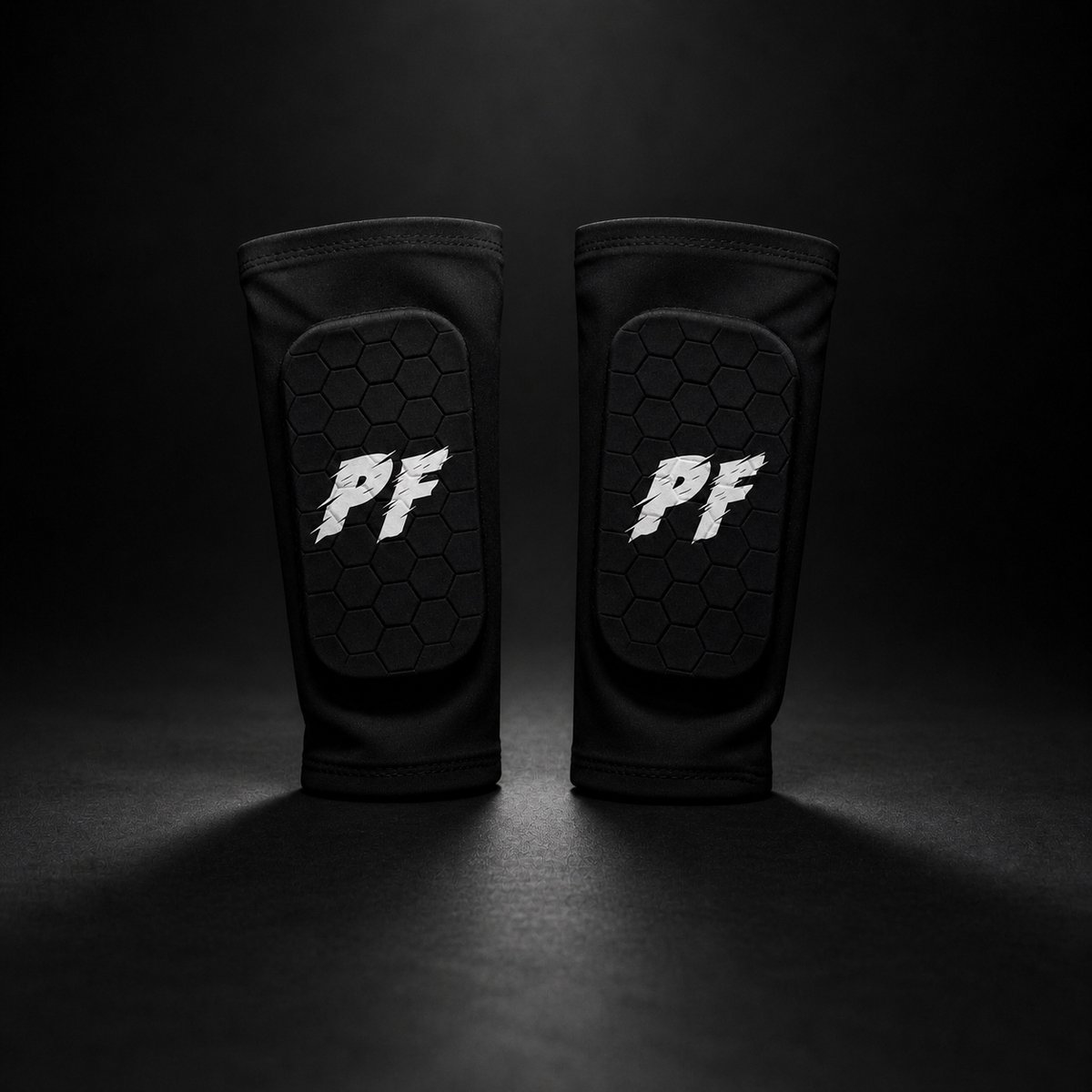 Pinnafit Ingebouwde Scheenbeschermers - Voetbal – Lichtgewicht – Comfort Fit – Zwart - L