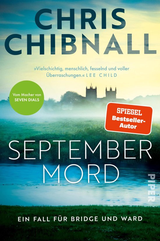 Couverture du livre 'September Mord' par Chris Chibnall. Un château sur une colline surplombant une vallée brumeuse avec une rivière au premier plan. Avec un autocollant "SPIEGEL Bestseller-Auteur".