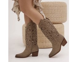 ZoeZo Design - laarzen - cowboylaarzen - taupe - hakhoogte 6 cm - suedine - kuitlaarzen - opengewerkte laarzen - maat 37 - rits aan de binnenzijde