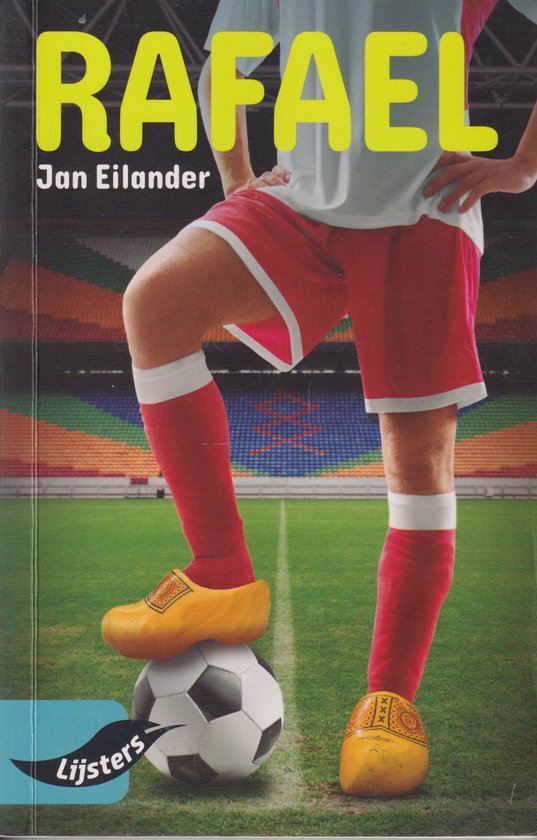 Boek 'Rafael' met tekst en afbeelding van een jongen in voetbaltenue, staand op een voetbal met een klomp.