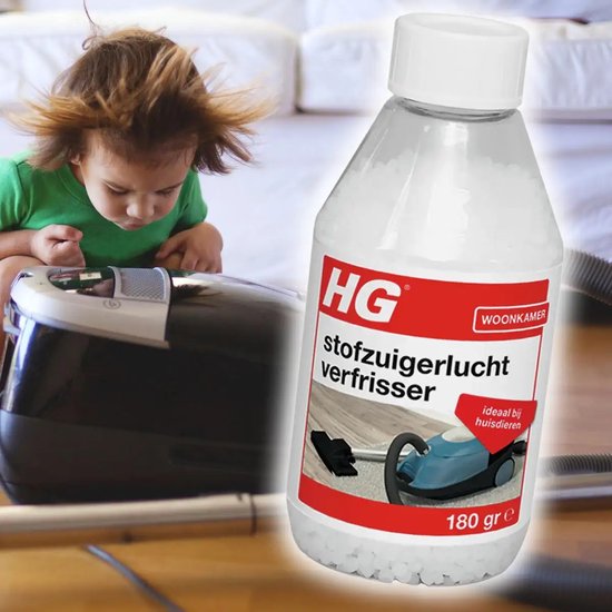 Baby bij een stofzuiger en een fles HG stofzuiger lucht verfrisser met afbeelding van een stofzuiger.