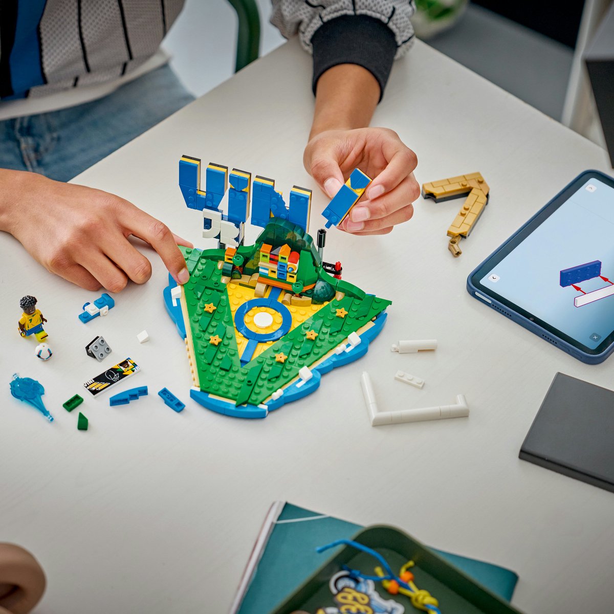 LEGO Editions - Vini Jr. – Voetbalhoogtepunten Voetbal Bouwpakket voor Kinderen - 43027 – foto 4
