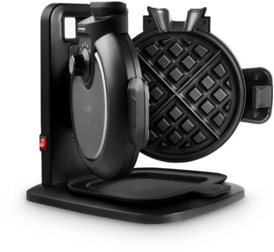 Zwart wafelijzer met open klep en wafelvorm.