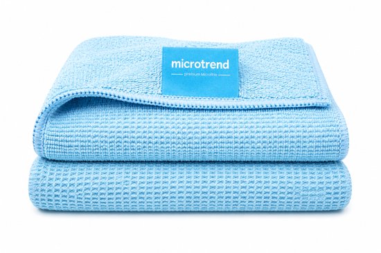 Microtrend Raamdoeken Set Blauw. 2 op elkaar afgestemde topkwaliteit microvezeldoeken voor streeploze en glanzende reiniging van je ramen. De set bestaat uit een schoonmaakdoek (profidoek 40x40cm) en een grote droogdoek (wafeldoek 60x45 cm).