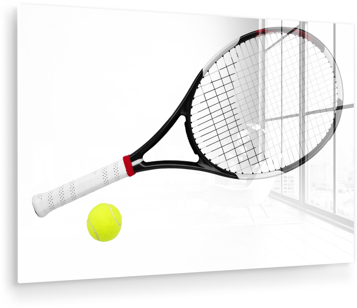 ® Glasschilderij 30x20 cm - Schilderij acrylglas - Tennisracket en tennisbal op een witte achtergrond - Foto op glas - Muurdecoratie woonkamer - Wanddecoratie slaapkamer - Schilderijen
