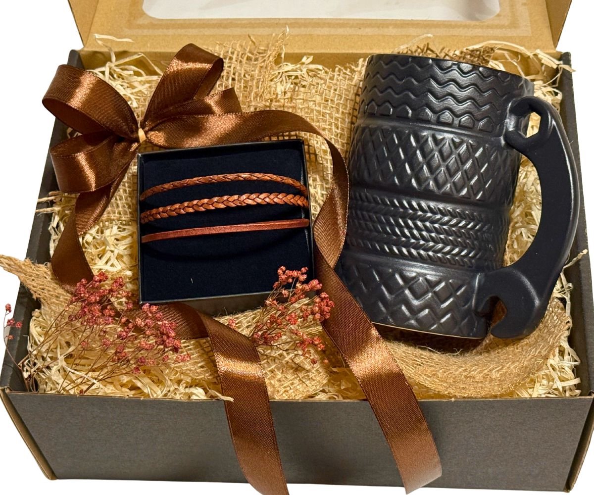 Cadeau voor Hem – Tire Mug & Handgemaakte Leren Armband Bruin – Cadeaupakket voor Mannen