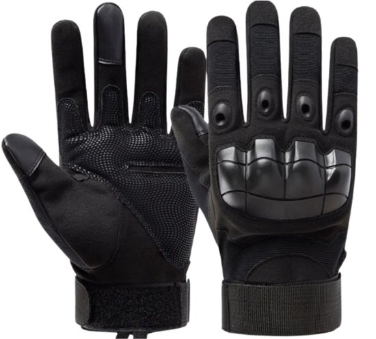 Zwarte tactische handschoenen, met verstevigingen op de knokkels en anti-slip handpalm.
