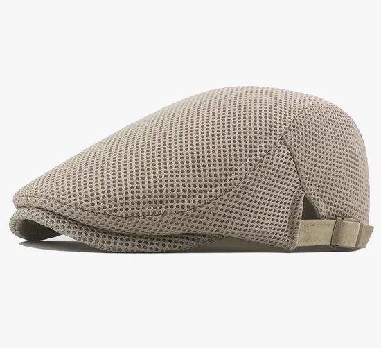 Beige mesh platte pet met verstelbare band aan de achterkant.