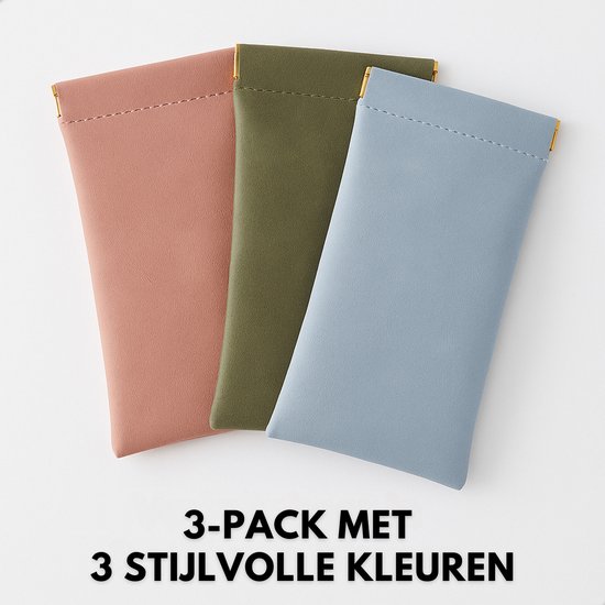 Drie brillenkokers in roze, olijfgroen en hemelsblauw, met gouden details.