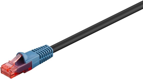 Câble réseau noir avec connecteur RJ45 bleu et boîtier rouge transparent.