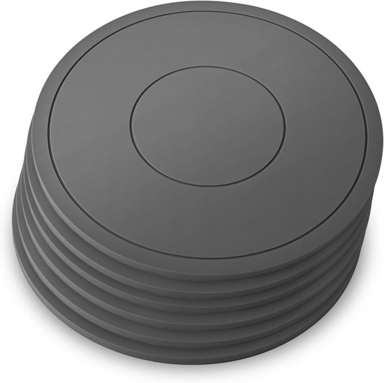 Stapel grijze siliconen onderzetters met concentrische cirkels.