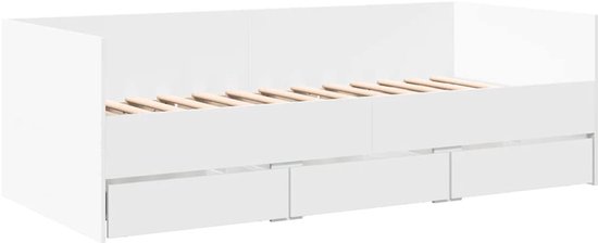 Witte slaapbank met drie lades en houten lattenbodem, vanuit de hoek gezien.