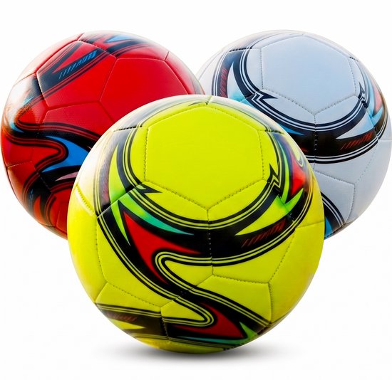 Trois ballons de football: un rouge, un jaune et un blanc, chacun avec un motif dynamique noir, rouge et bleu.