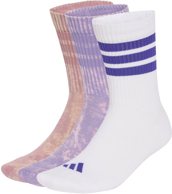 Drie paar sokken: één wit met paarse strepen, één paars met tie-dye, en één roze met tie-dye.