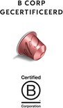 Roze Nespresso koffiecup met B Corp gecertificeerd logo.