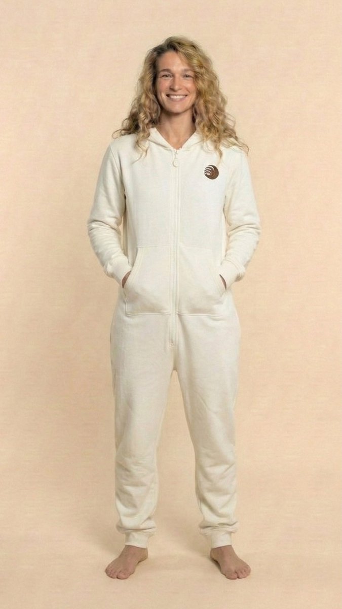 Knuffle Dames Knuffle Jogging Onesie | Linda: "De allerbeste Onesie voor iedere vrouw. Stijlvol, comfortabel en geweldige kwaliteit!" | Knuffle is eigentijds Nederlands merk | Handgemaakt in Portugal | Loungewear | Dit is de kleur Wit