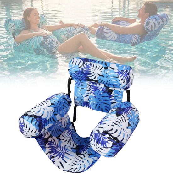Drijvende stoel met blauwe bladprint boven een afbeelding van een man en vrouw op loungestoelen in een zwembad.