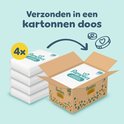 Pampers luiers in een kartonnen doos. De doos toont "Pampers premium protection" en het logo.