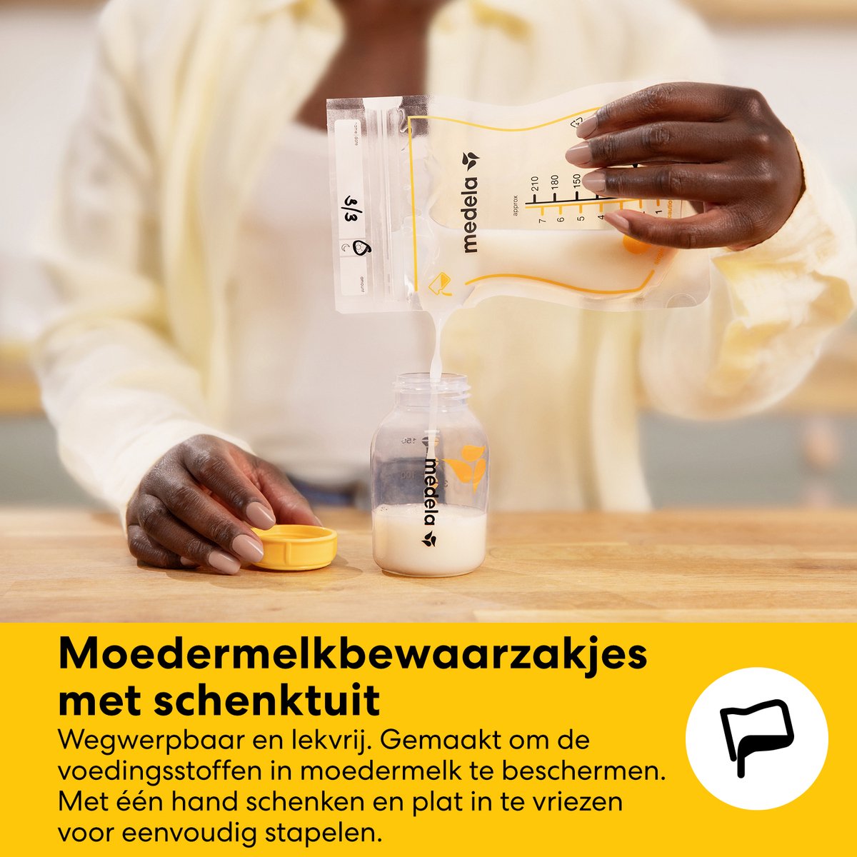 Medela Alles-in-één moedermelkbewaarset met 150 ml Flesjes, Moedermelkbewaarzakjes met schenktuit & Herbruikbare bewaarzakjes, Quick Clean magnetronsterilisatiezakje en Koeltas met gevormd koelelement. thumbnail 6