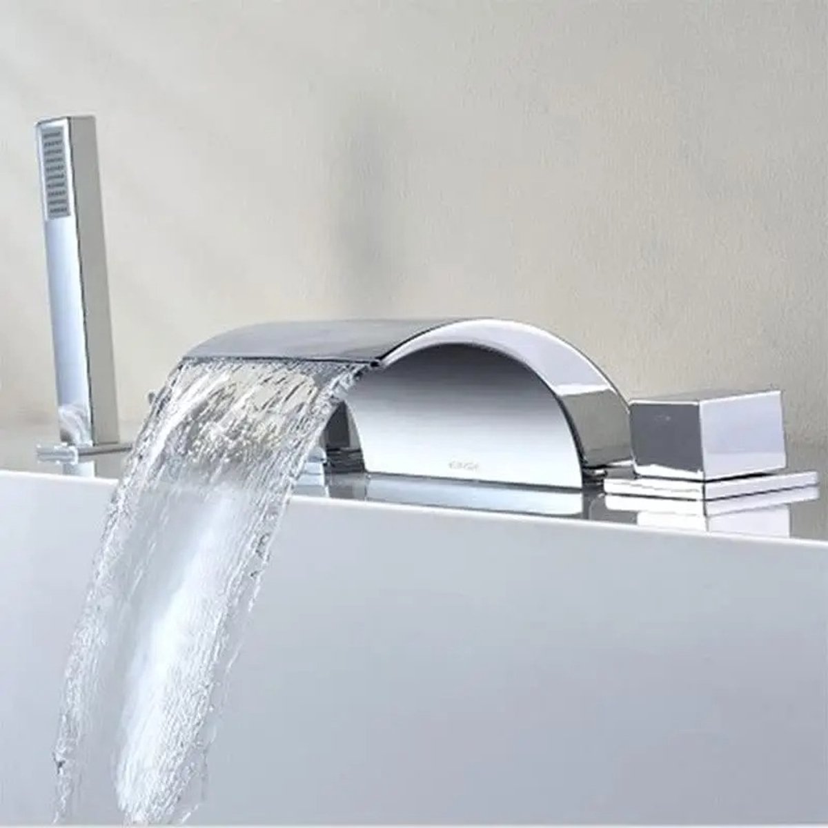 RosaBloom Badkraan - Watervalkraan - Mengkraan - Badkraanset - Met handdouche - Luxe 5-gaats badmengkraan - Messing - Chrome