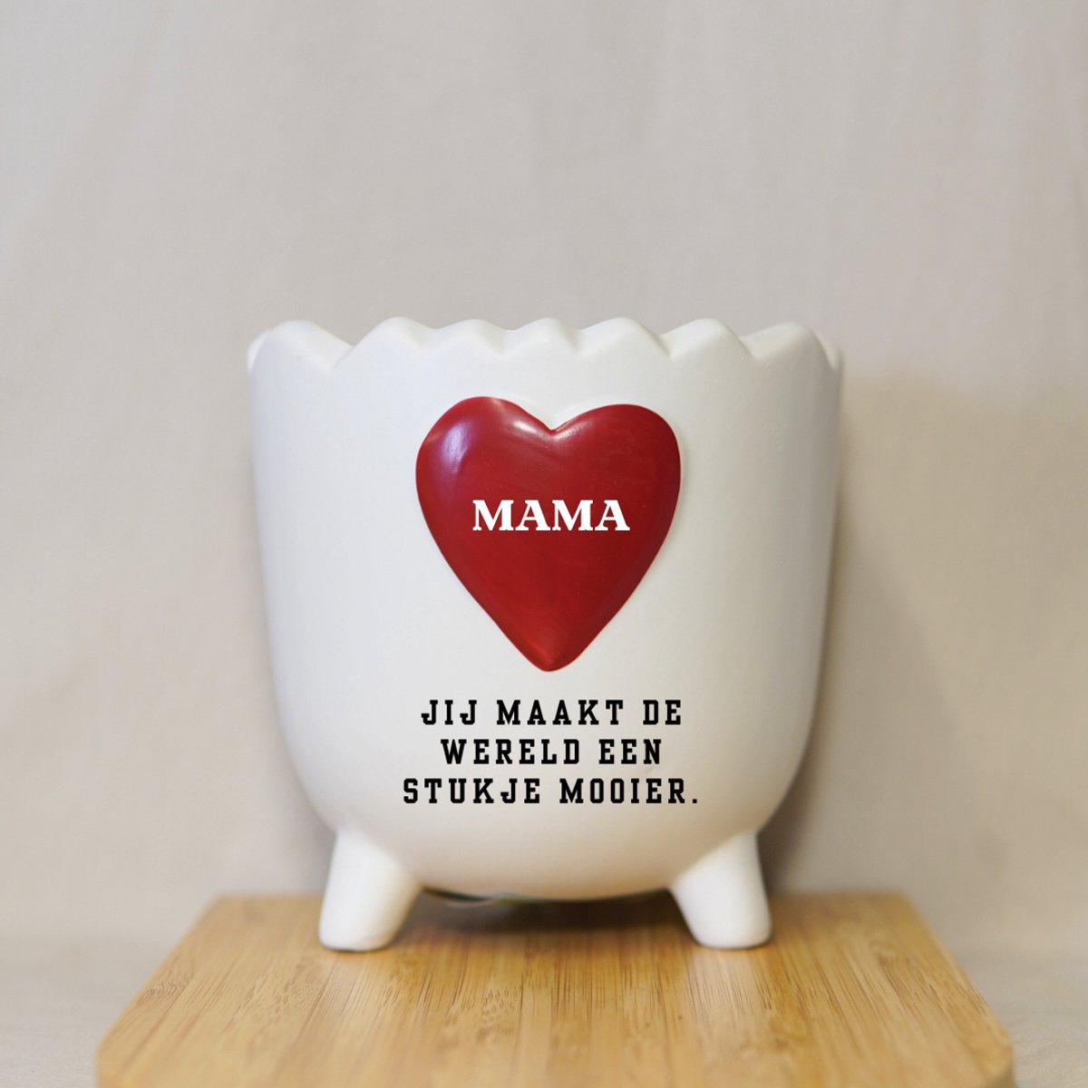 Bloempot Mama jij maakt de wereld mooier - Wit Aardewerk - Rood Hartje - Cadeau Mama - Moederdag - Moederdag Cadeautje - Moederdag Cadeau voor Mama