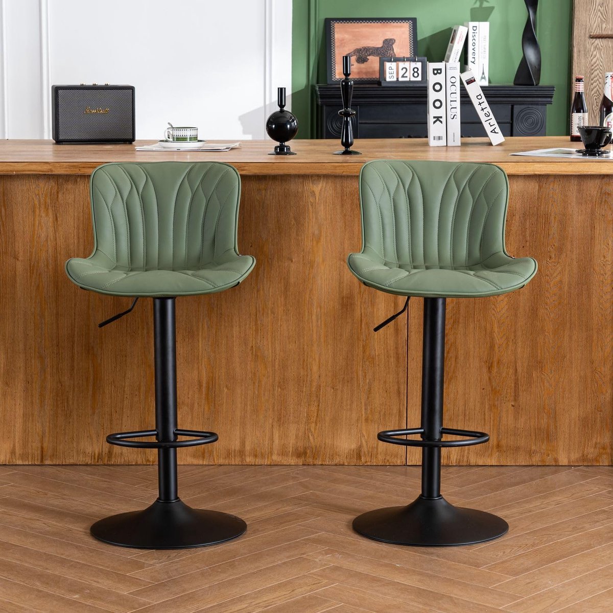 Barkruk Set van 2 Verstelbaar 48 x 83 x 54 cm – Draaibare Barstoelen met Rugleuning en Voetensteun – Luxe Kunstleer Keukenkrukken in Bonengroen– Urbanhome