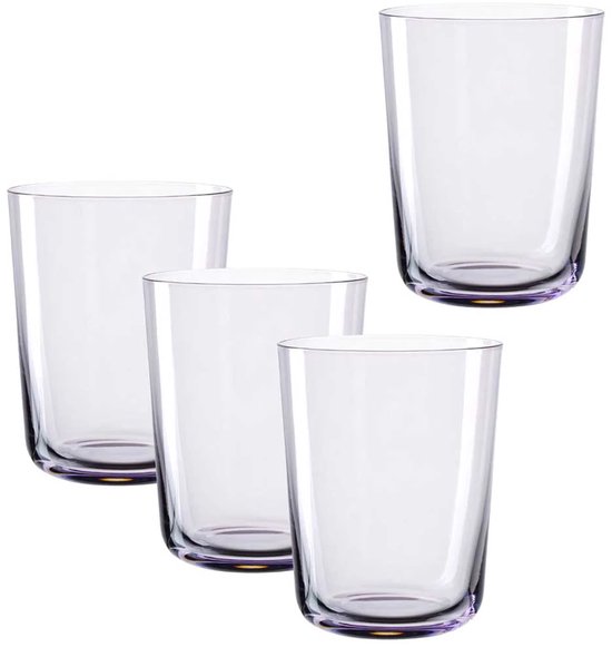 Quatre verres transparents avec une légère teinte lavande sur le fond.