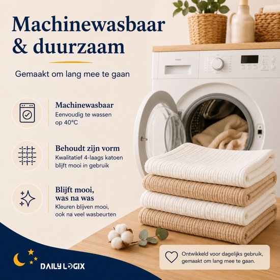 Een stapel van vier hydrofiele luiers in beige en wit, naast een wasmachine. Ze zijn wasbaar en duurzaam.