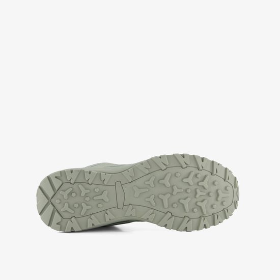 Zool van een lichtgroene dames wandellaars met een grof, grijs profiel voor extra grip.