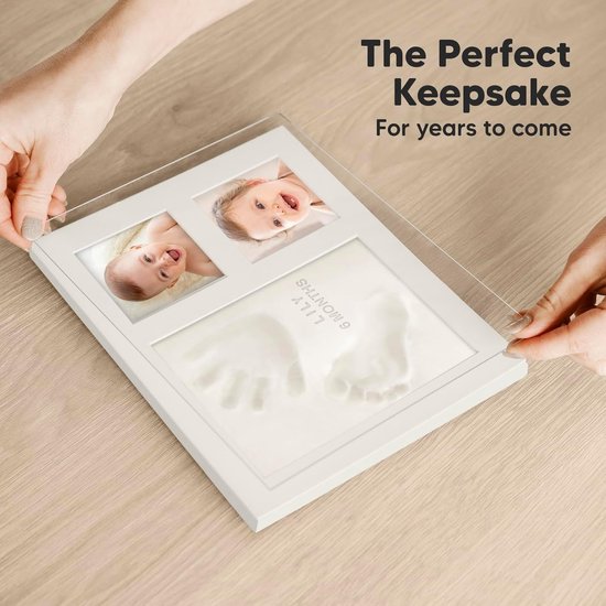 klei afdruk baby - Baby fotolijstje met Gipsafdruk Voet en Hand - TENZHVXI® - 23 x 28cm - Koester Speciale Momenten - Veilige Klei - Drie Aparte Vakjes, Met Fotolijstje voor 2 Foto's - Doop of Verjaardag - Wit van TENZHVXI — afbeelding 3