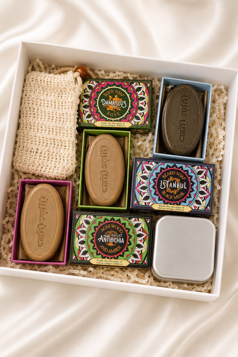 Aleppo Zeep Cadeauset – Damask Rose, Black Musk & Oud-Amber – Inclusief Sisal Zeepzakje en Aluminium Reisblik – Natuurlijke Olijf- en Laurierzeep