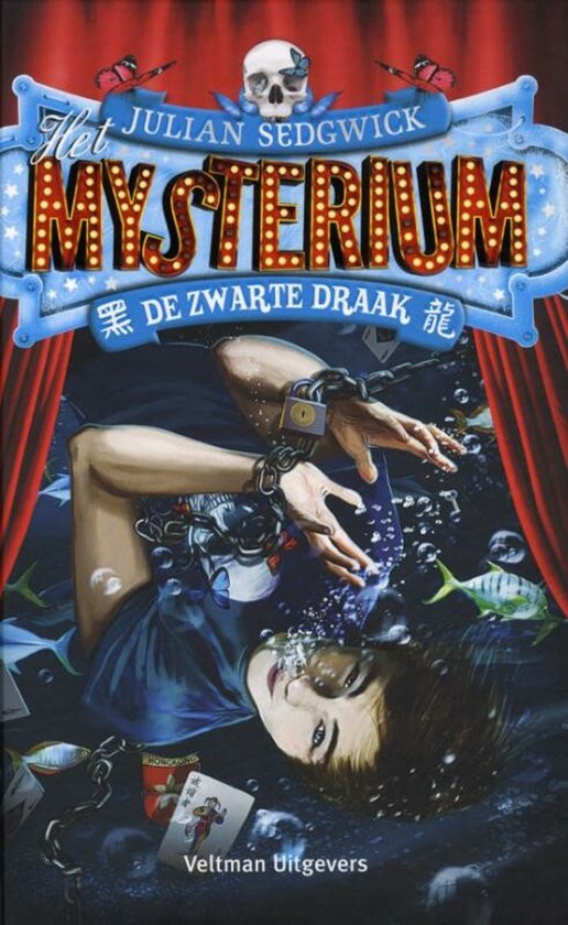 Boekomslag 'Het Mysterium 1 - De zwarte draak', jongen verdrinkt met kettingen om, schedel met vlinders bovenin.
