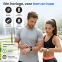 Een man en vrouw bekijken hun horloges. Informatie over sporten, batterijduur, bandjes en garantie.