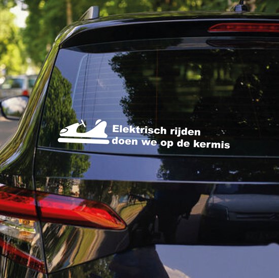 2x Auto Sticker Elektrisch Rijden Doen We Op De Kermis - Grappige Auto Raamsticker - Wit - Zonder Achtergrond - 28 x 4 cm