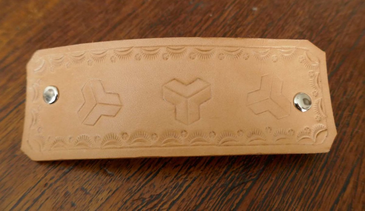 Leren beige haarclip 3 blokken in sierrand - lederen blokken haarclip - haarclip van natuurlijke materiaal - haarclip dames - haarclip lang haar - haarclip kort haar - haarclip dun haar - haarclip dik haar - haarclip beige - vrouwelijke haarclip