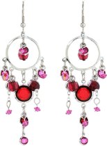 Zilverkleurige oorbellen met roze en rode hangers